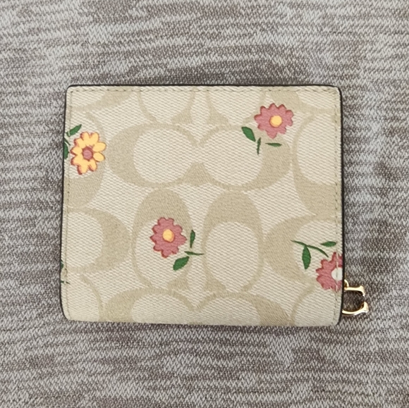 COACH Snap Wallet w/ Nostalgic Ditsy Print - Picture 4 of 8